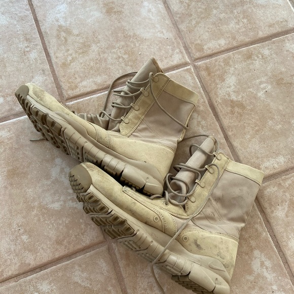 Nike Combat Boots - Picture 3 of 6